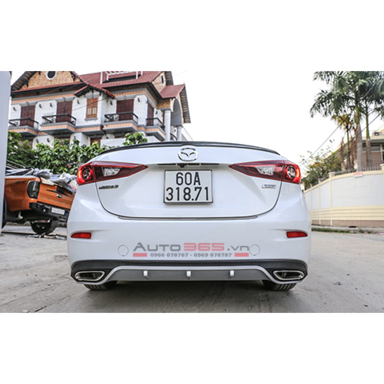 Mazda 3 nâng cấp lip chia pô kiểu Mercedes - Hình 1